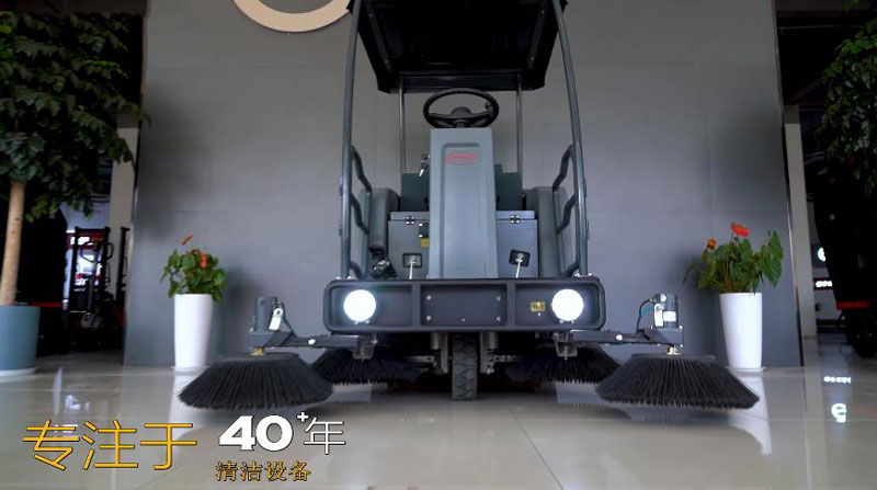 工廠車間使用電動掃地機的優勢
