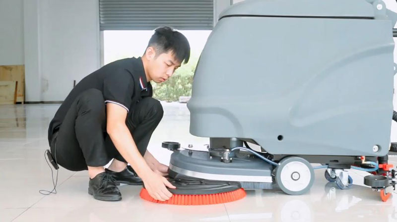 工業(yè)洗地機維護(hù)保養(yǎng)和使用技巧! 工業(yè)洗地機維護(hù)保養(yǎng)和使用技巧!