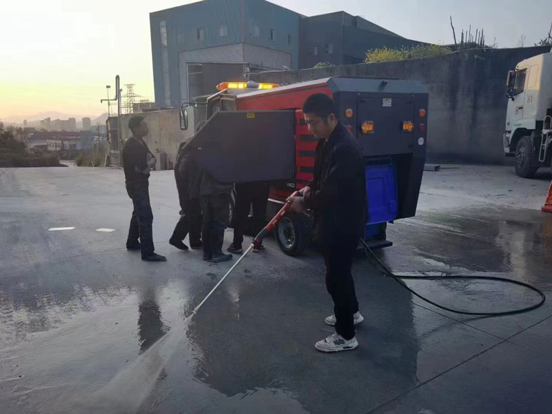 安徽廣信農(nóng)化批量采購大型掃地機YZ-S14 安徽廣信農(nóng)化批量采購大型掃地機YZ-S14