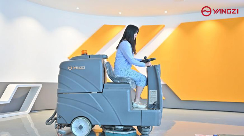 工業洗地機與掃地機：哪個好