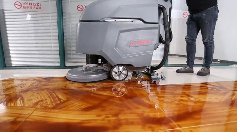 哪種手推式洗地機適合您的設(shè)施 哪種手推式洗地機適合您的設(shè)施