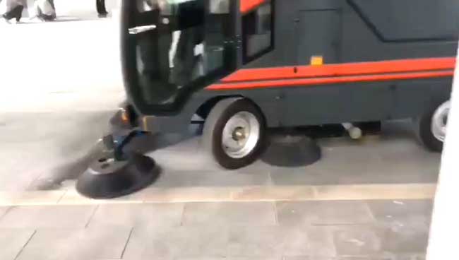 響應國家節(jié)能環(huán)保的號召,揚子推出工業(yè)掃地機