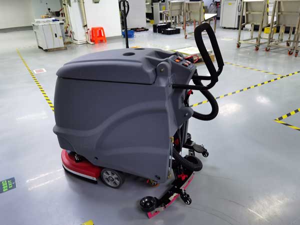 洗地機(jī)選購(gòu)技術(shù)總結(jié)(圖2) 手推式洗地機(jī)